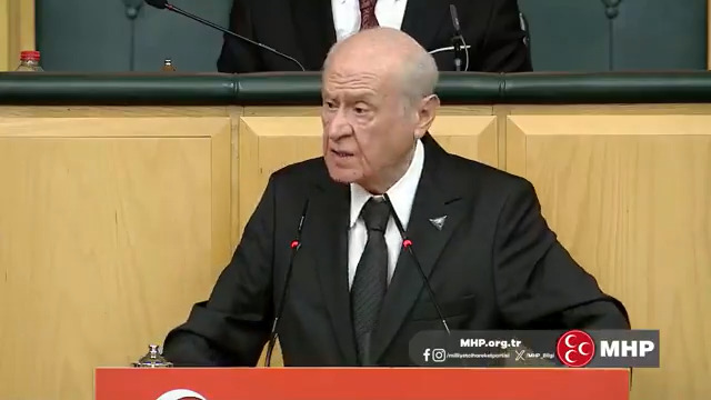 Özgür Bey’in yalan ve iftiralara sarılarak yaptığı çiğ ve çirkin siyasetin bizim nazarımızda delikli kuruşla ne bir değerinin ne de bir ederinin olmayacağını hatırlatıyorum.