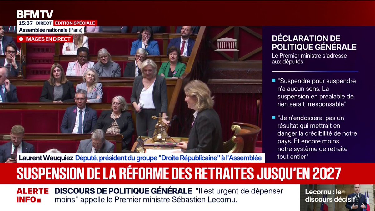 Marine Le Pen quitte l'hémicycle alors que Laurent Wauquiez s'exprime à la tribune