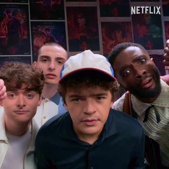 ゲームセンターでハイスコアを狙う “ただの子ども”だった彼ら🧢 #ストレンジャーシングス #StrangerThings