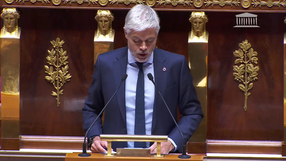 Notre priorité pour les semaines à venir sera simple : il faut donner un budget à la France ! #DirectAN