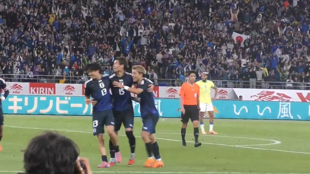// 今日のゴールを⚽️ ピッチレベルから🎥 \\ #中村敬斗🇯🇵 #伊東純也 のピンポイントクロスにボレーで合わせて、同点弾を叩き込む👟💥 #最高の景色を #SAMURAIBLUE