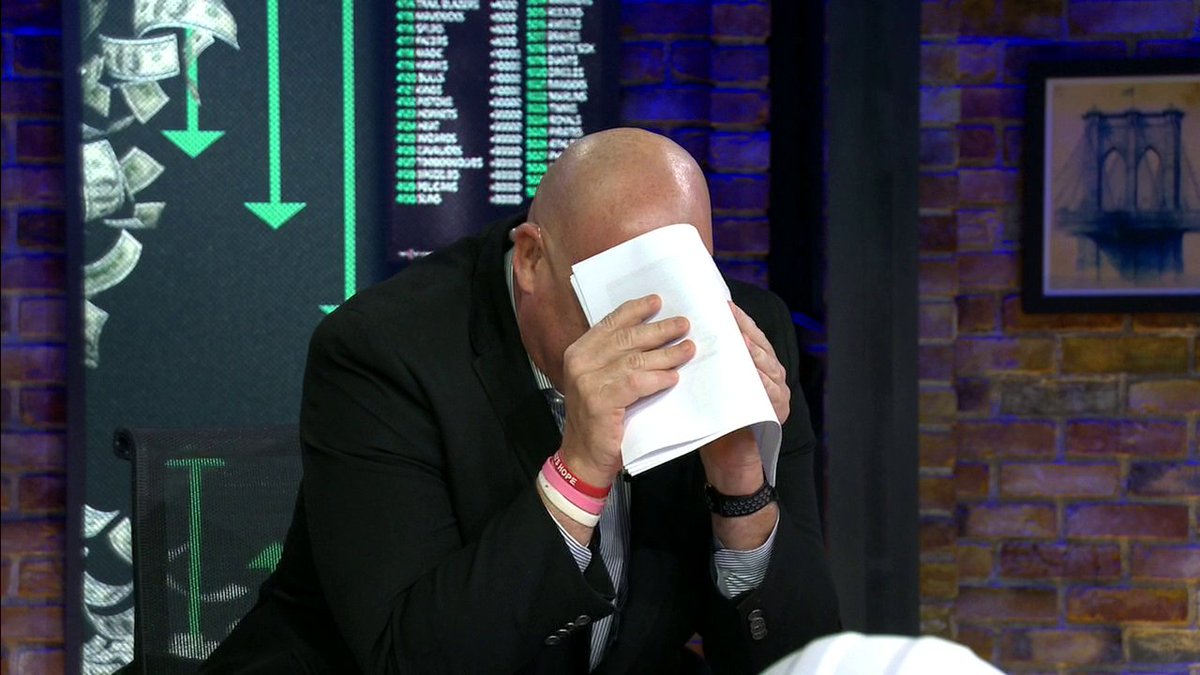 "Are they playing next to a gas station?!" - Scott Van Pelt A "Bad Beats" segment you have to see to believe 😂 Stanford Steve