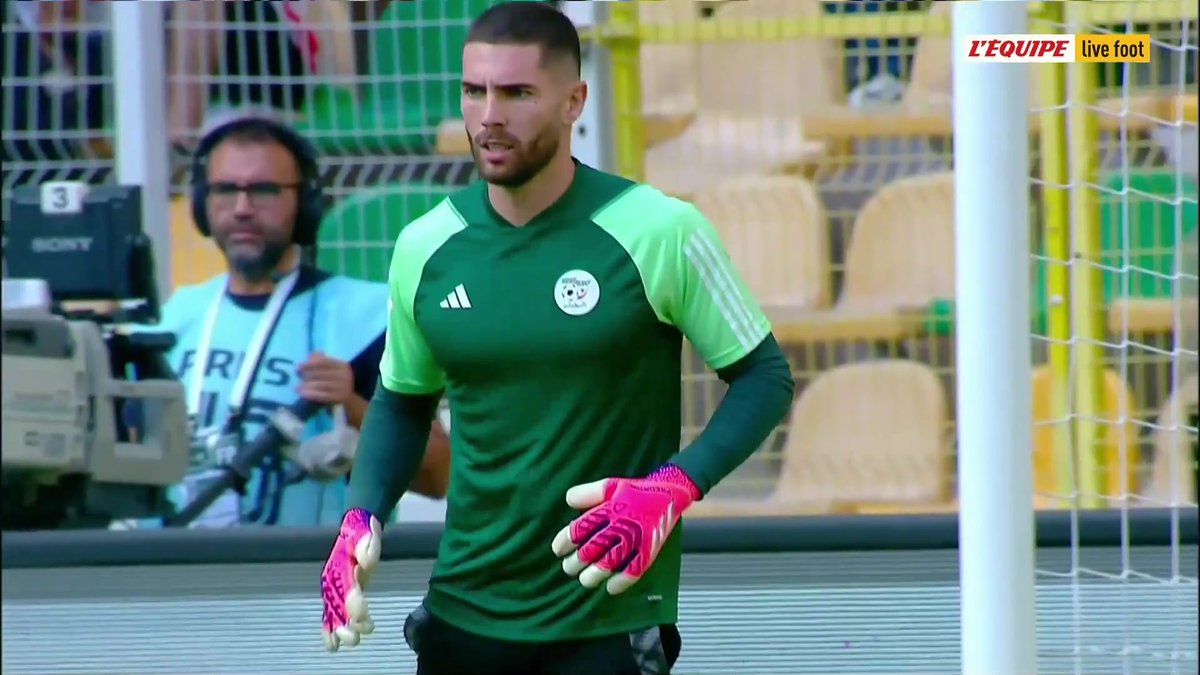🇩🇿 Luca Zidane titularisé pour la première fois avec l'Algérie pour le match contre l'Ouganda ! Un match à suivre en direct sur L'Equipe live foot >