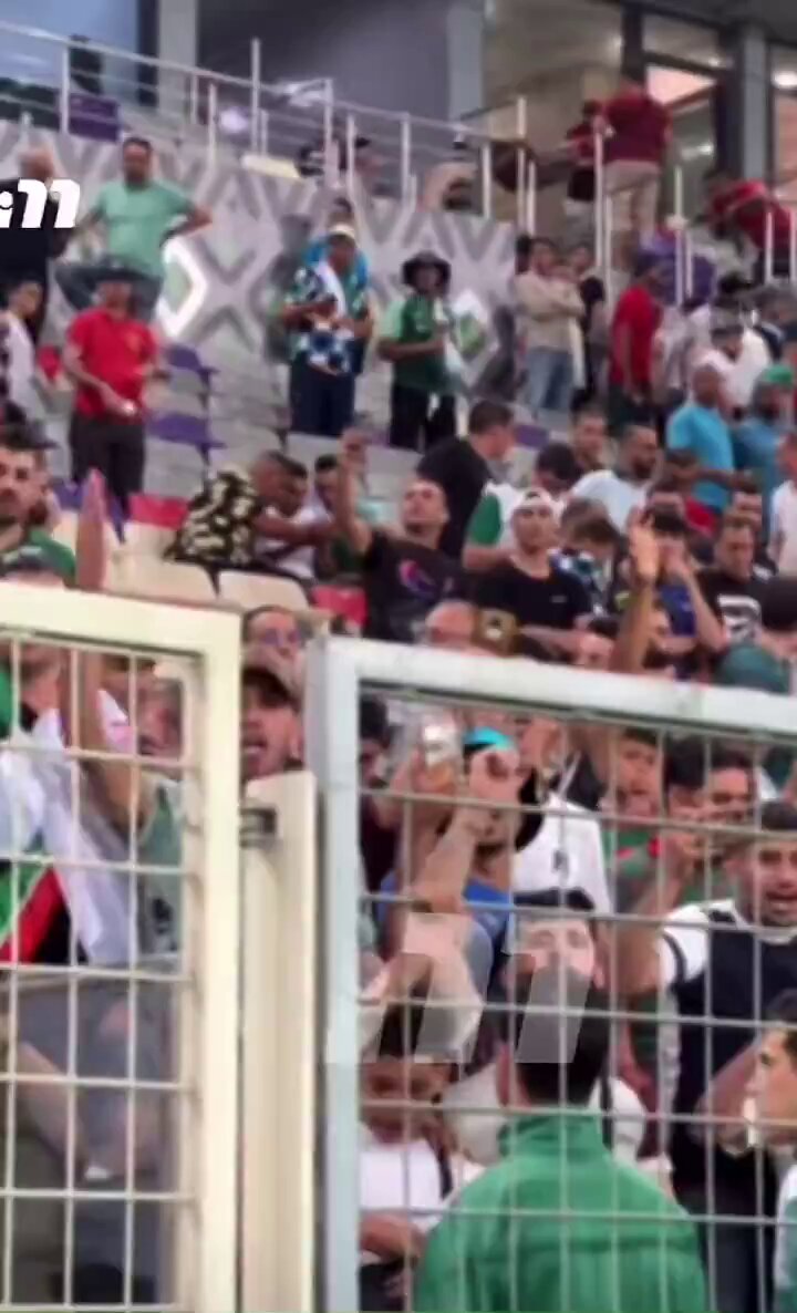 CERTAINS SUPPORTER AVAIT EU LE COURAGE DE SCANDÉ « BRAHIMI DEGAGE » ET IL EST PLUS JAMAIS REVENU QU’ATTENDE LES SUPPORTERS AU STADE POUR SE REVEILLER A OUI VOUS ATTENDEZ LA DESILLUSION A LA COUPE DU MONDE POUR ZERMA NOUS SORTIR CHEZ PAS QUEL FLÛTE..