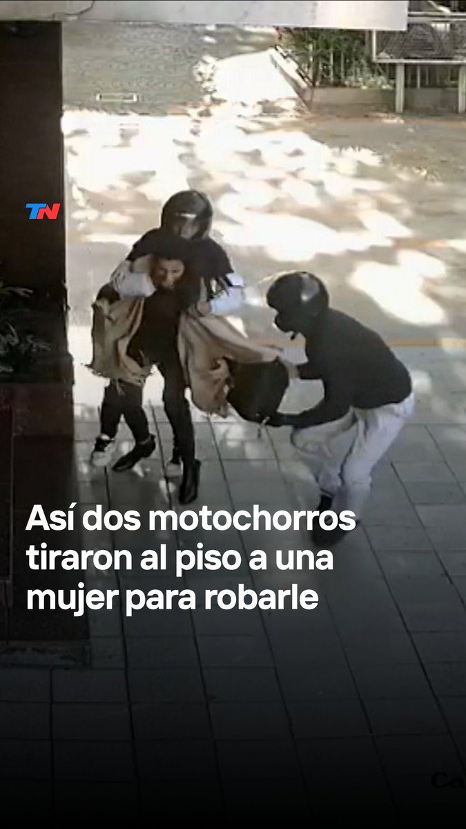 VIOLENTO ASALTO EN LOMAS DE ZAMORA I Así dos motochorros atacaron a la empleada de una inmobiliaria para robarle la cartera.