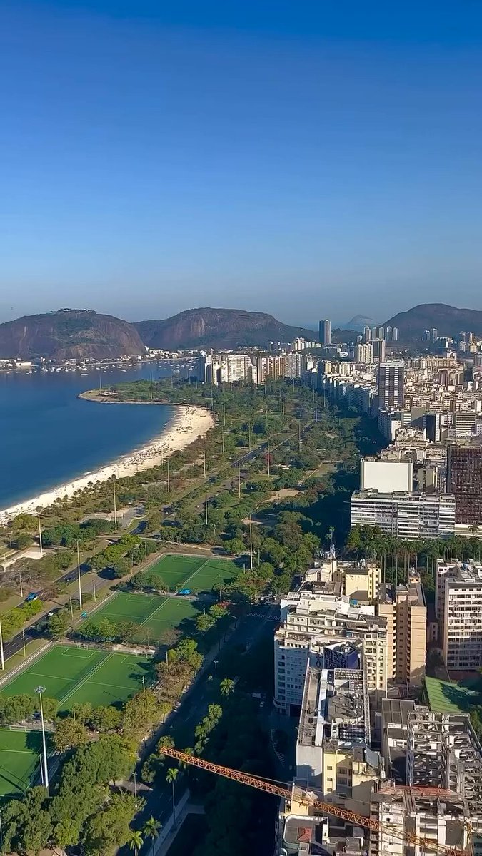 Por alguma razão eu prefiro praia com Jardins de Burle Marx, em vez de Balneário Camboriú... Mas não precisa vir, não. Não confunda isso com um convite 😂😂