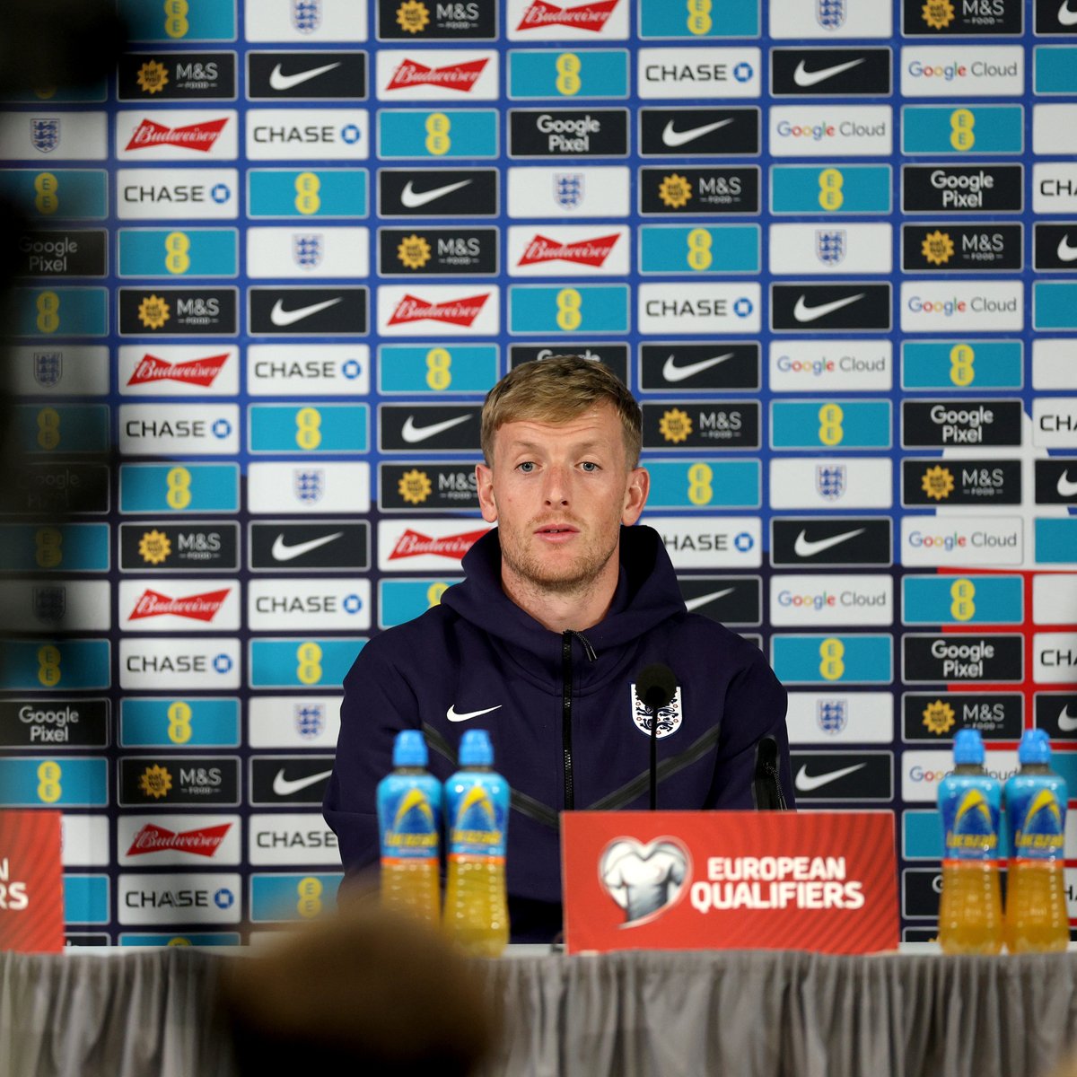 Finding their feet in the #ThreeLions camp 🏡 Jordan Pickford praises Morgan Rogers and Elliot Anderson 👏
