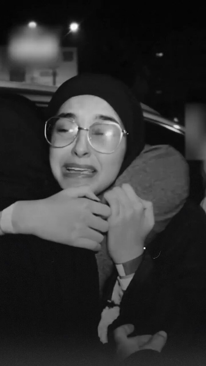 يقضي أحدهم نصف عمره في ظلمة النفق , ليحرر أختًا قضت نصف عمرها في ظلمة السجن.. ثم يأتي علج من علوج موسم الرياض ليطعن بجهاده وعرضه ويسخر من تضحياته !!