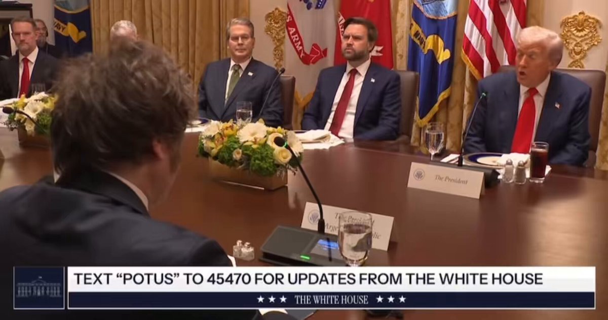 Trump: “¿algún traductor en la sala? Porque este chupa muy bien la pija pero no sabe hablar inglés”