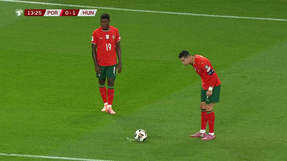 EL TIRO LIBRE DE NUNO MENDES Y CRISTIANO RONALDO. 😅🇵🇹