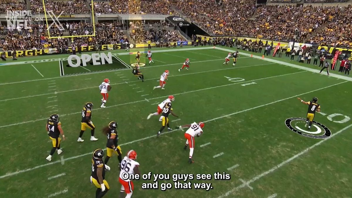 .Aaron Rodgers still making magic happen in his 40s 👀 Inside the NFL Throwbacks on X