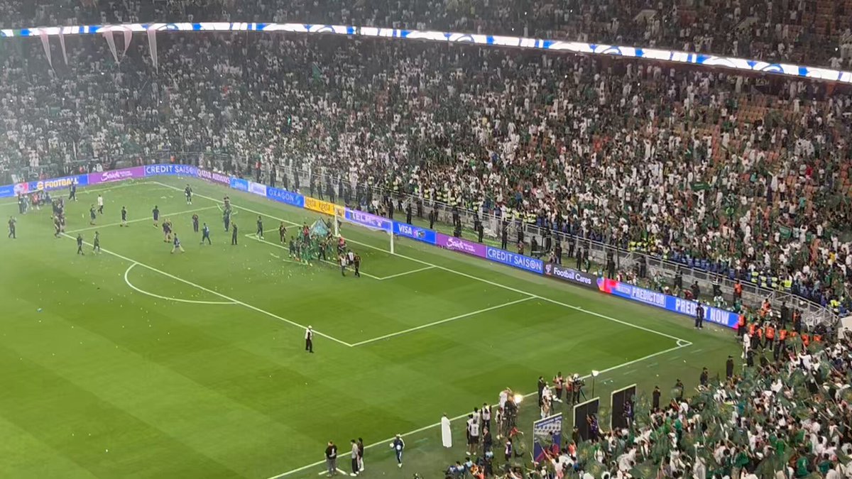 يالها من اجواء في ملعب الجوهرة. #السعودية_العراق