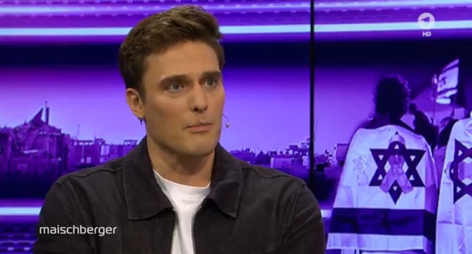 Die größere Herausforderung, Vorurteile im Nahen Osten abzubauen, sei „auf der palästinensischen Seite“, sagt Constantin Schreiber (@AxelSpringer). Dort werde in Medien, Bildung und Moscheen ein „Feindbild von Kindesbeinen an geprägt“, das sich umdrehen müsse. #maischberger