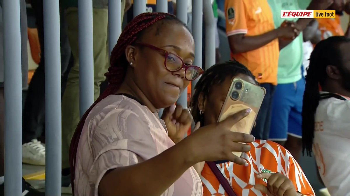 MAGNIFIQUE : LES JOUEURS DE LA CÔTE D'IVOIRE FÊTENT LEUR QUALIFICATION À LA COUPE DU MONDE SOUS LA PLUIE ! 🇨🇮🤩