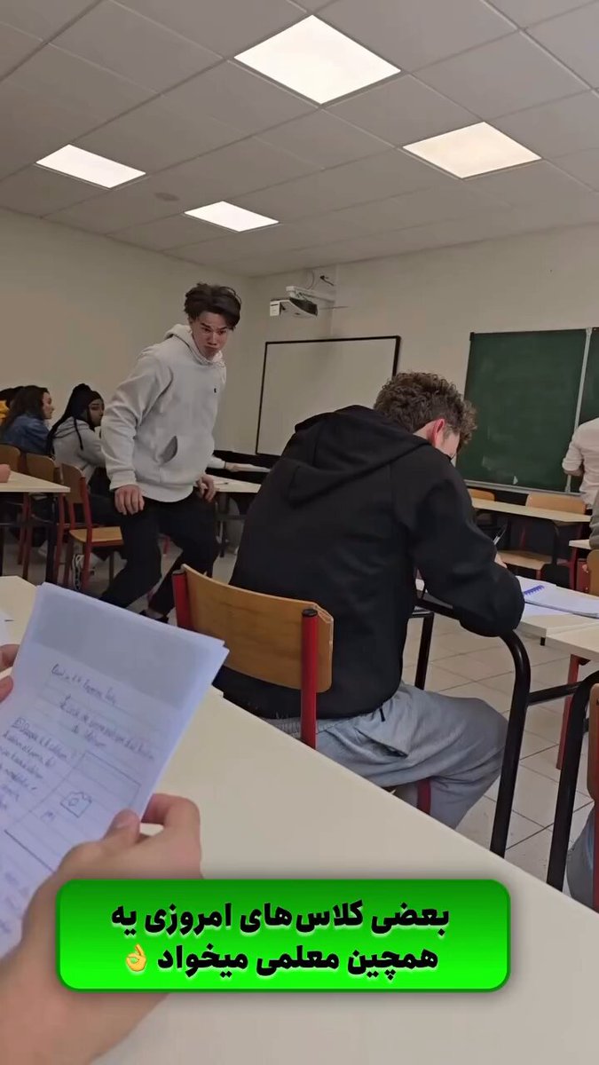 خداشاهده یه ناظم داشتیم دبیرستان همین شکلی میزد بچه ها رو😂🤦