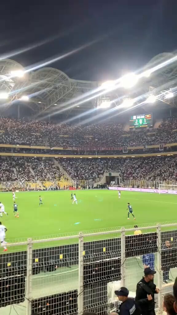 Not a good sight at all during Algeria vs Uganda. 😔 Remember, football is always about love and respect, on and off the pitch. ❤️🤝 #WorldCupwithMicky #AfricanFootball #WCQ #RoadTo2026
