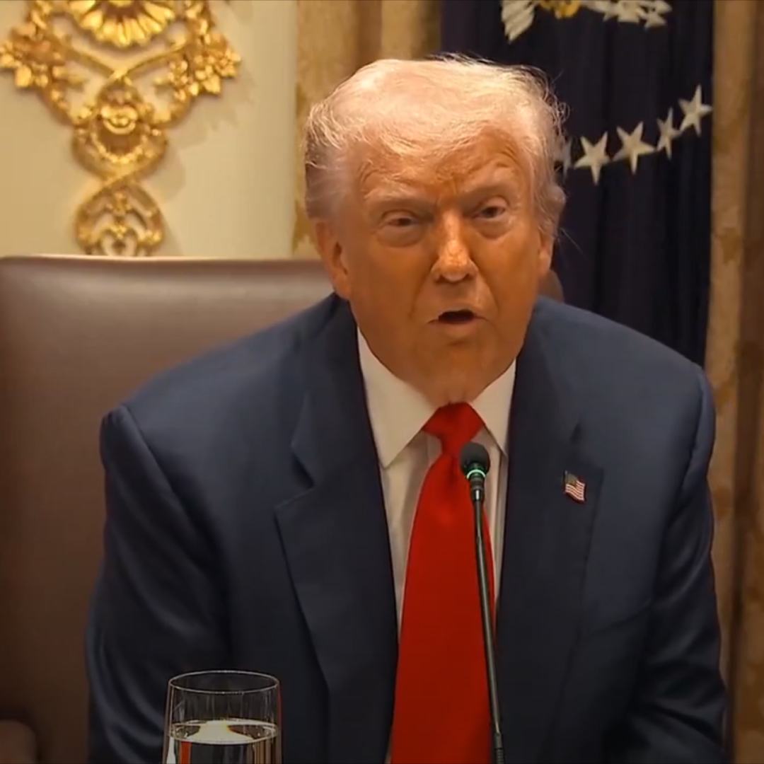 🇺🇸🇦🇷 Trump: "Si Milei pierde, no seremos generosos con Argentina" El presidente de EE.UU., Donald Trump, afirmó que la ayuda económica a Argentina depende de si Javier Milei se mantiene en el poder: "Si pierde, no seremos generosos", dijo.