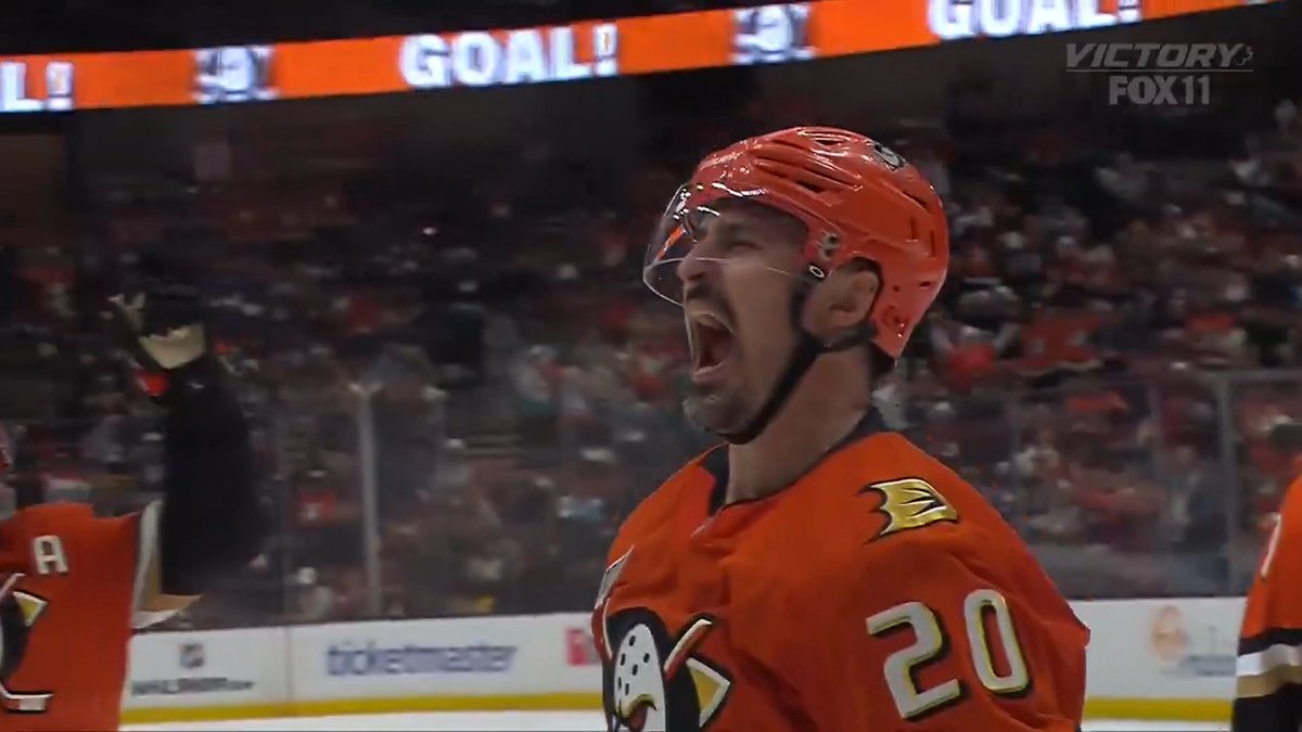 CHRIS KREIDER GIVES THE DUCKS A LATE LEAD!! 😱 #NHLFaceOff