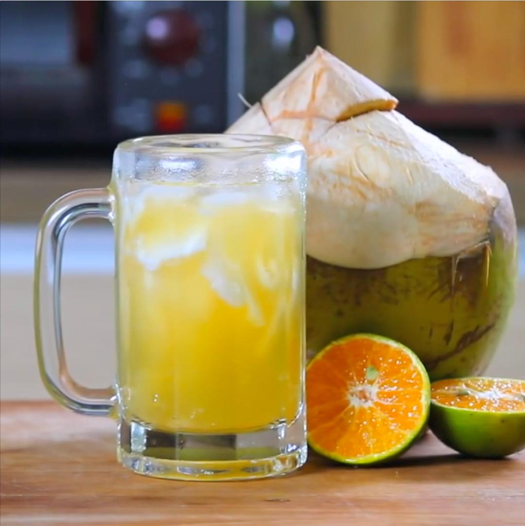 Cuaca di tempat kamu lagi panas banget ga sih? Yuk bikin es yang satu ini aja seger bangett🤤