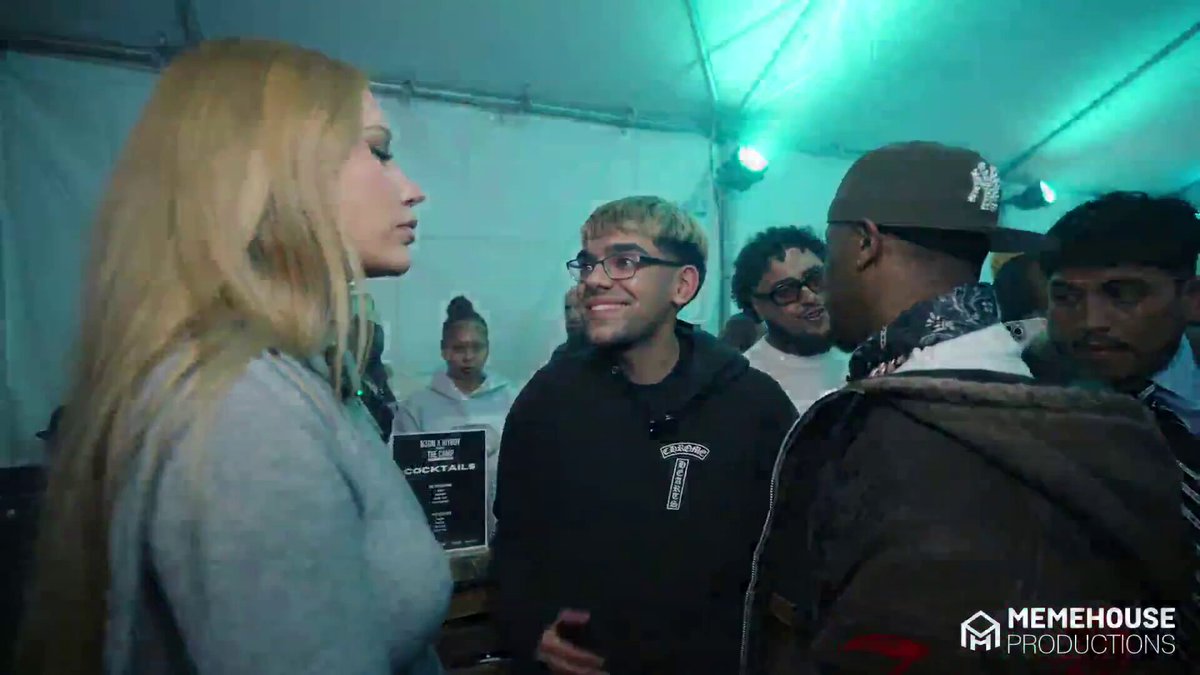 Iggy Azalea just tried throwing it back on NEON twice but he didnt get the hint and SOLD 😭