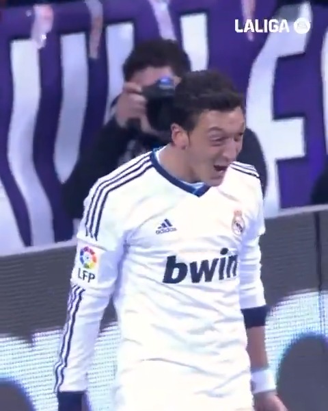 Hoy está de cumple un mago. 🪄 ¡Felices 37, Özil!