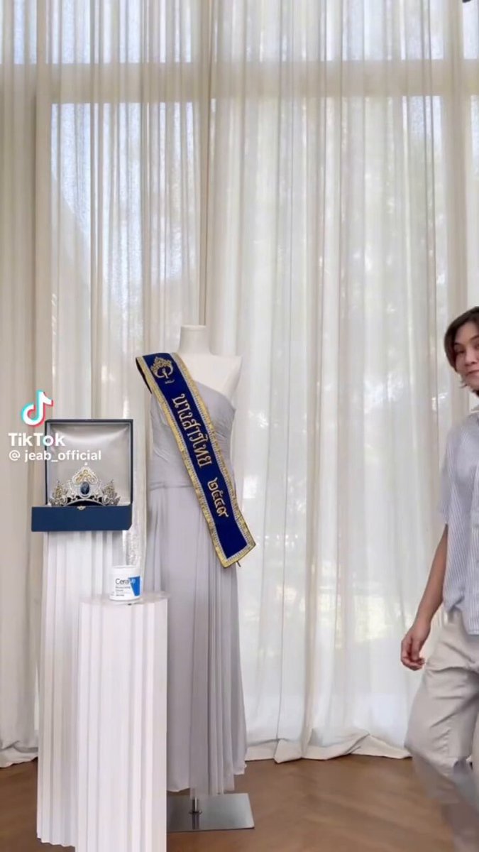 นี่ลืมไปละนะว่าหมอเจี๊ยบ ลลนาเคยเป็นนางงาม จนมาเจอคลิปนี้ 🫠