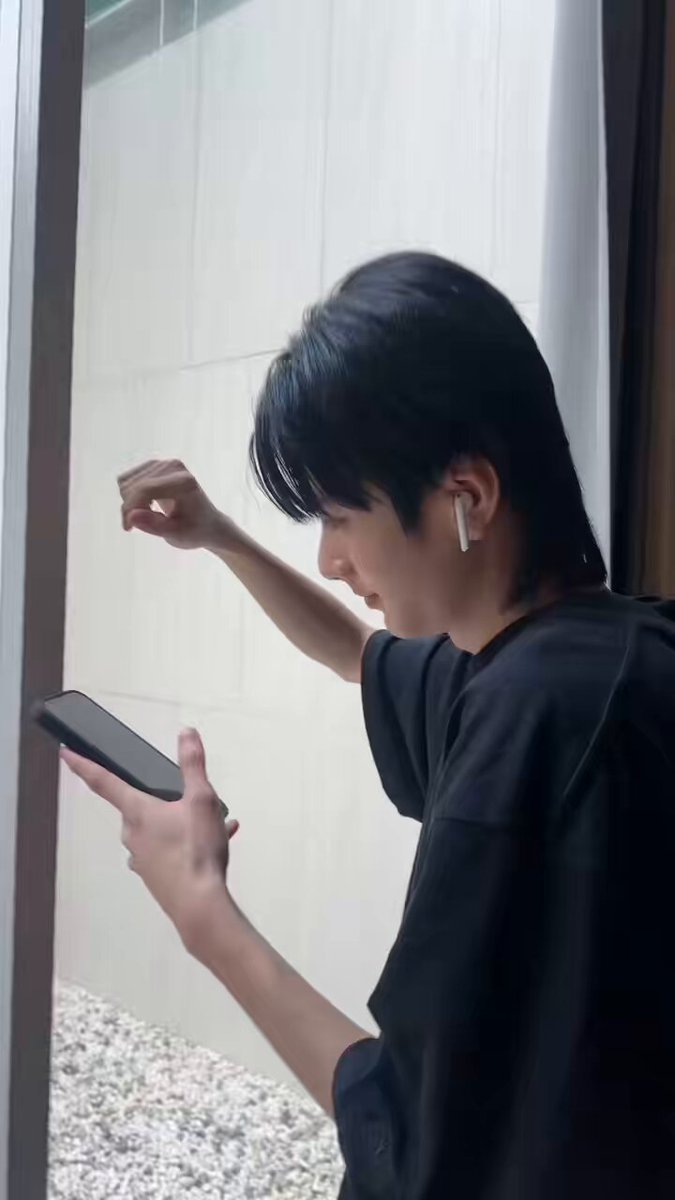 ก็มีไม่กี่คน ที่ฟังเพลงอกหักได้เหมือนเพลงรัก ใครอกหักบ้างเอ่ย อกหักกี่โมงเร๊าะ ตีหนึ่งเร๊าะ ตีสองเร๊าะ มีแค่ป้าคนเดียวเร๊าะ😩 DEXX 2ND SONG #อกหักเป็นเพื่อนเธอ_BesideYou #auausave