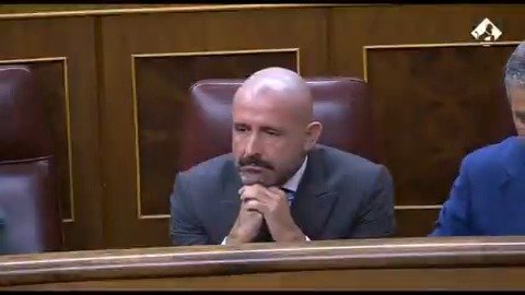 #EnDirecto | Pilar Alegría dice a Jaime de los Santos (PP) que "hacía mejor su trabajo de llevar las bolsas" de la mujer de Rajoy que el del Congreso: "Ha pasado de ser asistente de la mujer de Rajoy a ser asistente de las mentiras de Feijóo. Vaya papelón el suyo"