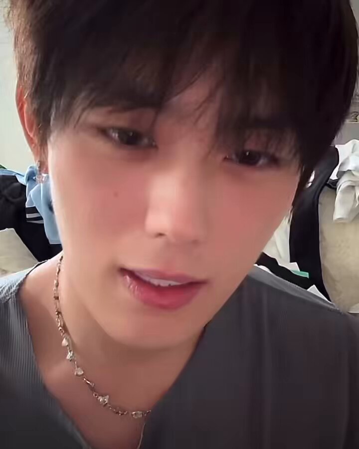 후한원 효자인점.. (아마도)홈레이스 찍는 동안에는 또 라이브나 영상 못올리니깐 지금 더 많이 올리려고 노력중이래 원래는 이러케 자주 머 안올린댘ㅋㅋㅋㅠㅠ