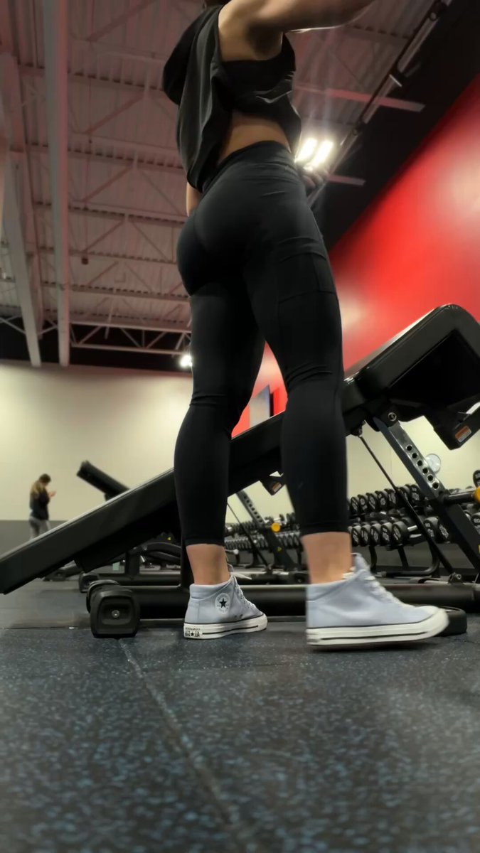 Recently have been a little frustrated with my triceps. I feel like I lost some definition. But then I watched this. It looks like I gained some in my back. I don’t even know what the muscle I have defined is called. But I’m loving it. ☺️