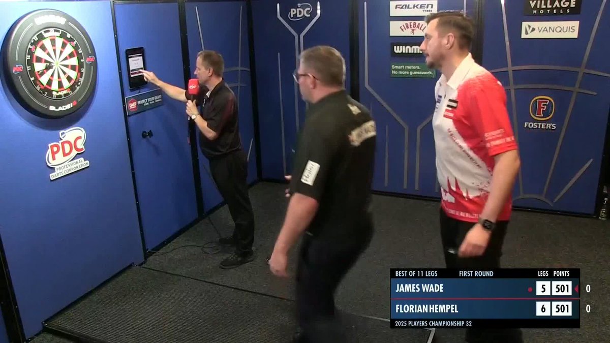 HEMPEL UPSETS WADE! Florian Hempel wins five of the last six legs in the match to beat yesterday's quarter-finalist, James Wade! An uncharacteristic performance from The Machine, who hit just five of his 18 attempts at double. 📺 #PC32
