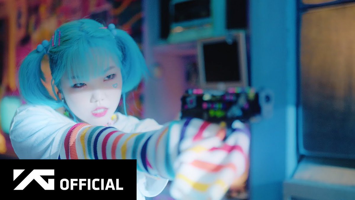 5 years ago today, LEE SUHYUN debuted as a soloist with ‘ALIEN’