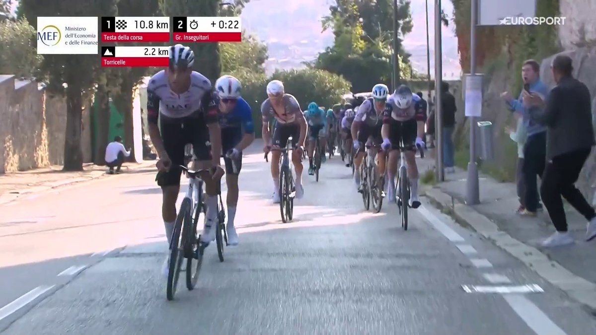 ATTACK BY ISAAC DEL TORO 😍 Race over, like everytime when Pogi or Del Toro attacks. #GiroDelVeneto