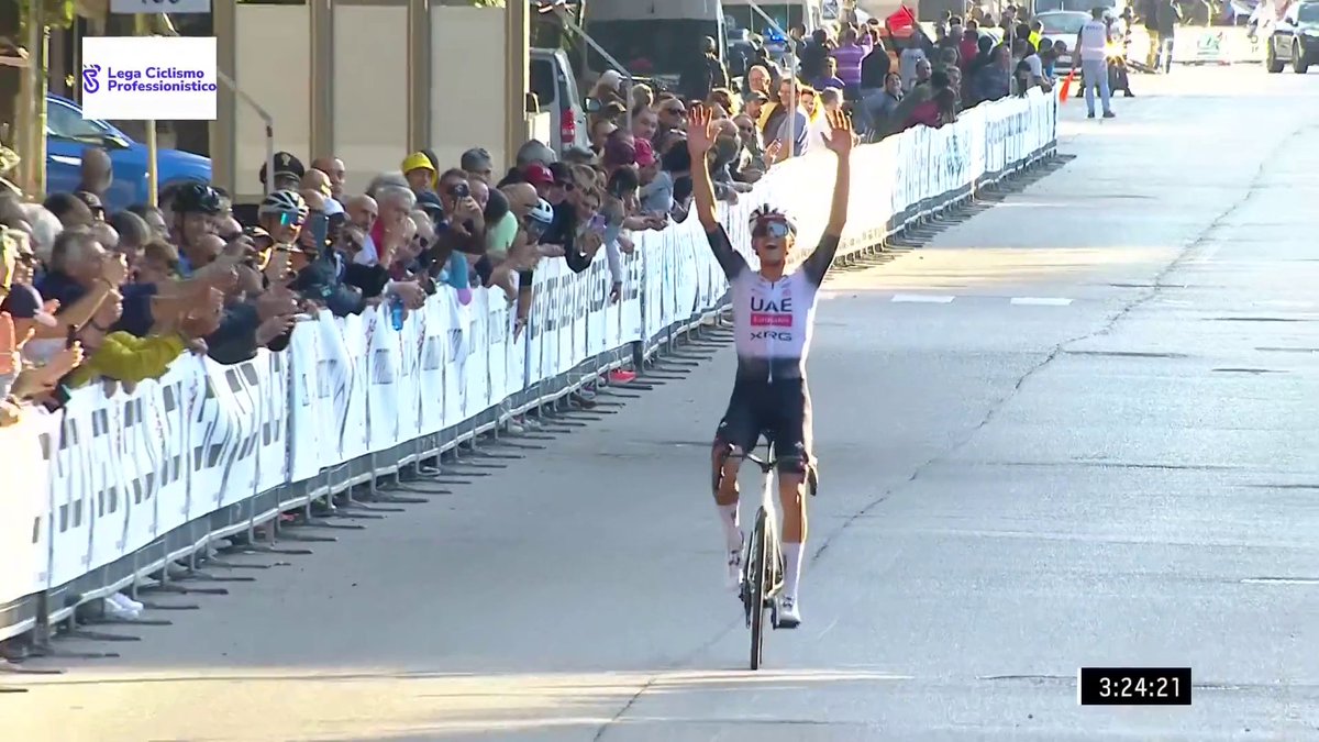 ๐๐ป๐ฒ๐ฝ Isaac del Toro, despedida ยก๐ฒ ๐จ๐ฅ๐ฬ! La megaestrella mexicana logra su 16ยช -y รบltima- victoria de 2025 en el #GirodelVeneto y mantiene vivo el sueรฑo de UAE de alcanzar las ๐ฏ ๐บ Lo viviste en HBO Max Espaรฑa ๐ #LaCasaDelCiclismo