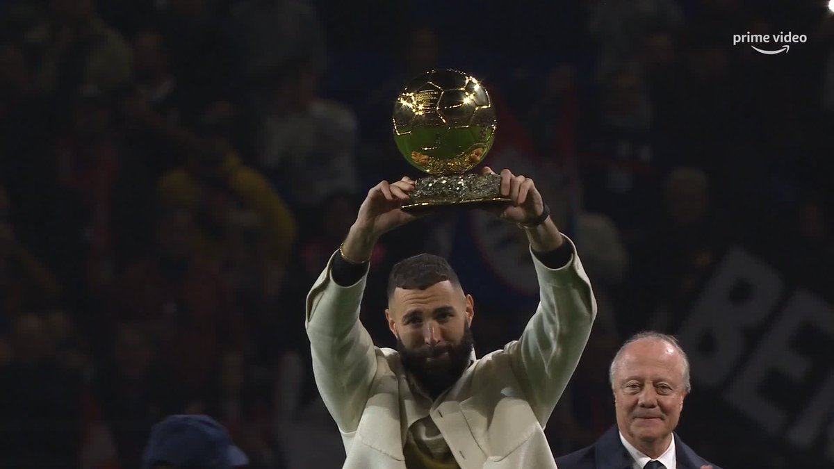 Quand Karim Benzema faisait son retour ร Lyon pour prรฉsenter son Ballon d'Or ! ๐โค๏ธ๐ ๐'๐๐ก๐๐๐ก๐ง ๐๐จ ๐๐๐จ๐ ๐ฅน (Prime Video Sport France)