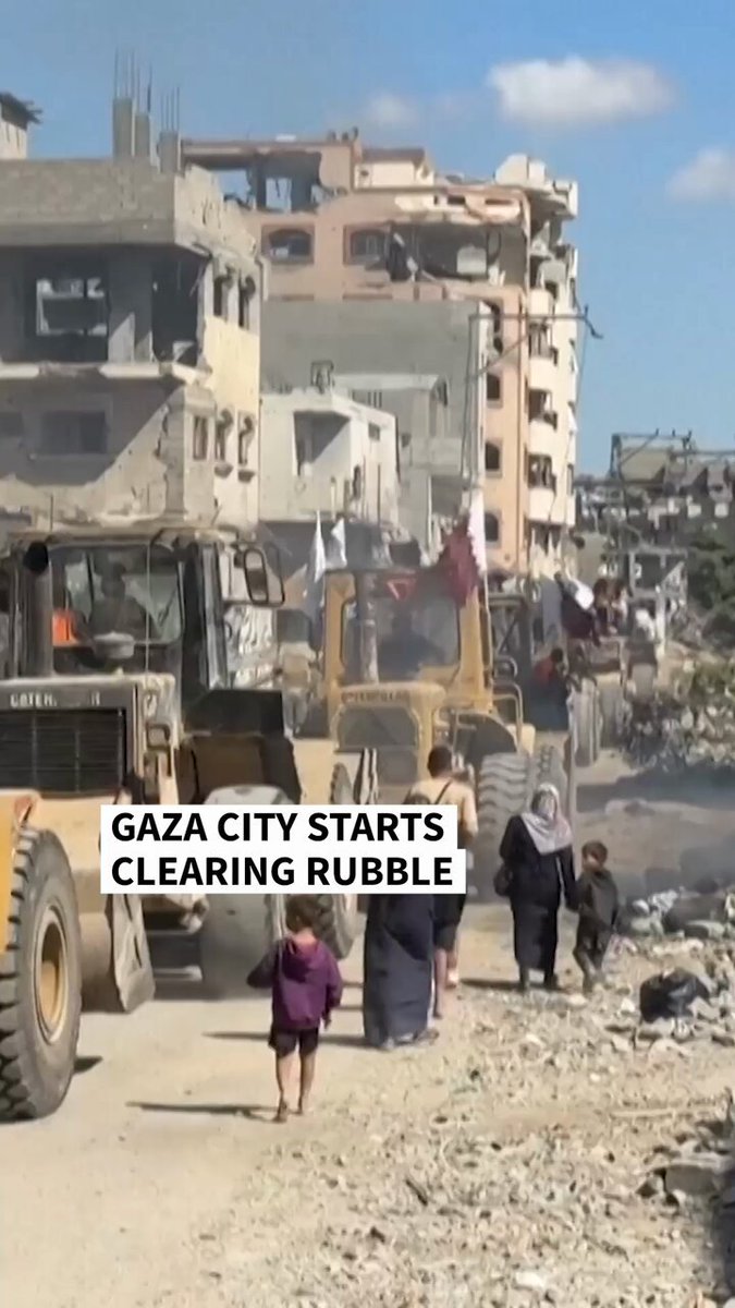 VIDEO: 🇵🇸 Gaza City starts clearing rubble Bulldozers have started clearing rubble in Gaza City following the ceasefire between Israel and Hamas. "The municipality of Gaza City immediately started working on its top priority for this period, which is to open roads," said mayor Yahya Al-Sarraj, adding "we urgently need construction materials, especially cement, approximately one thousand tons." #AFPVertical