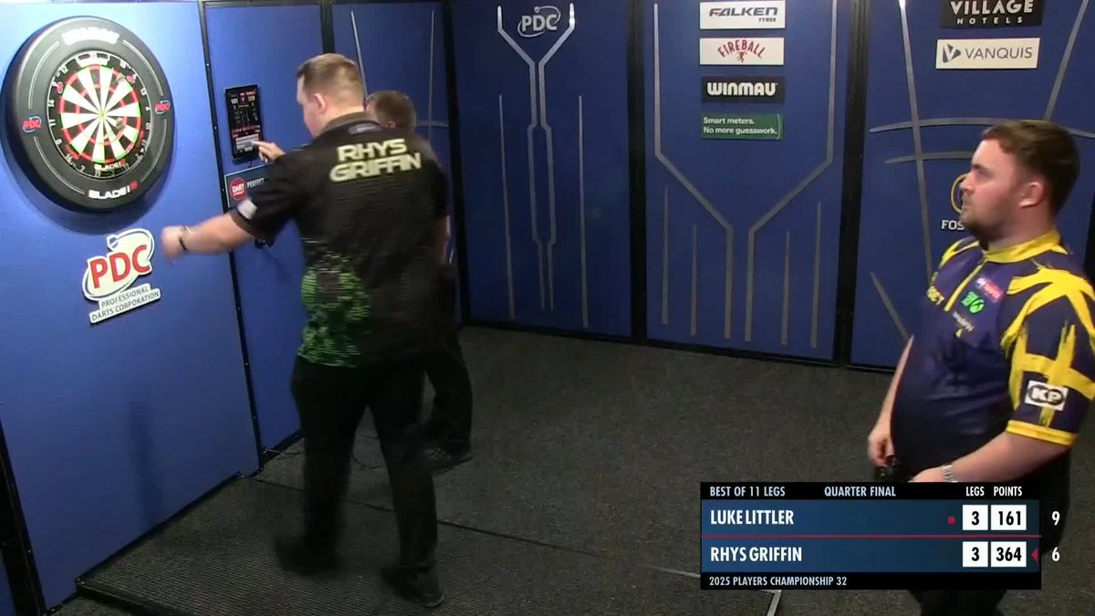 TOPS-TOPS! 👀 Luke Littler takes out 100 in sensational fashion to take a 4-3 lead over Rhys Griffin! 📺 #PC32