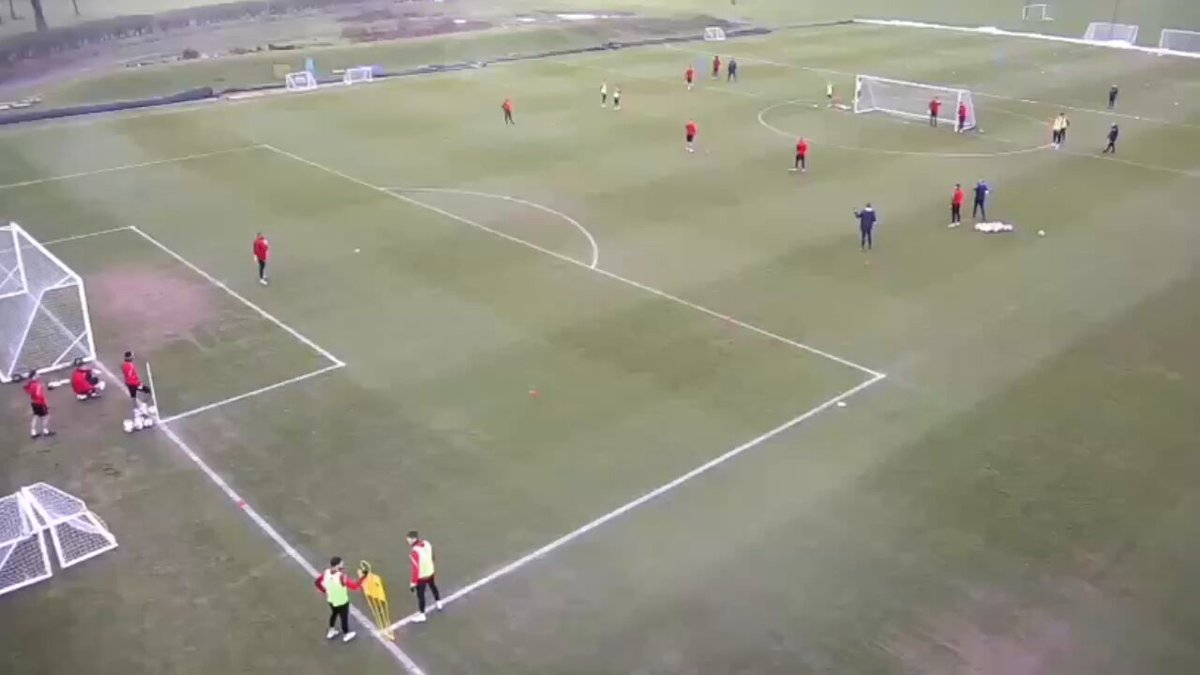 A recorded counter-attacking practice on taking advantage of the extra man. This moves into an extended animation to provide all of the details.