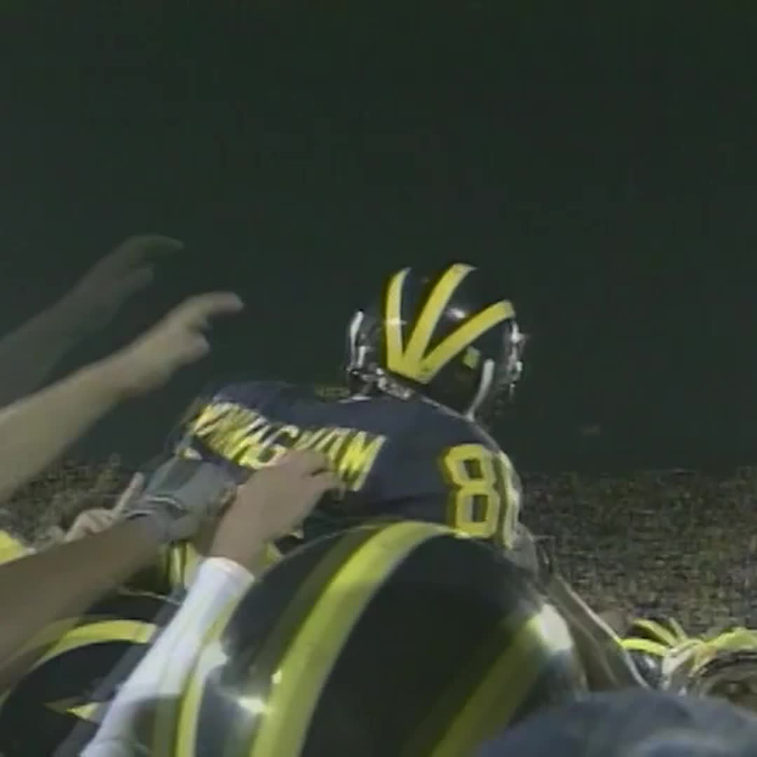 It's a Wolverine walk-off winner 🙌 #OTD 2️⃣0️⃣ years ago, Michigan Football downed Penn State on Chad Henne's 4th-down TD pass to Mario Manningham.