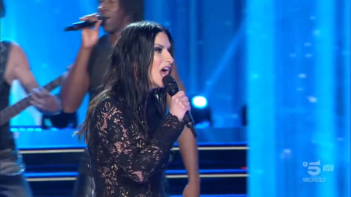 Noi a casa che sappiamo a memoria tutte le canzoni di Laura Pausini 🎤💘 #ThisIsMe