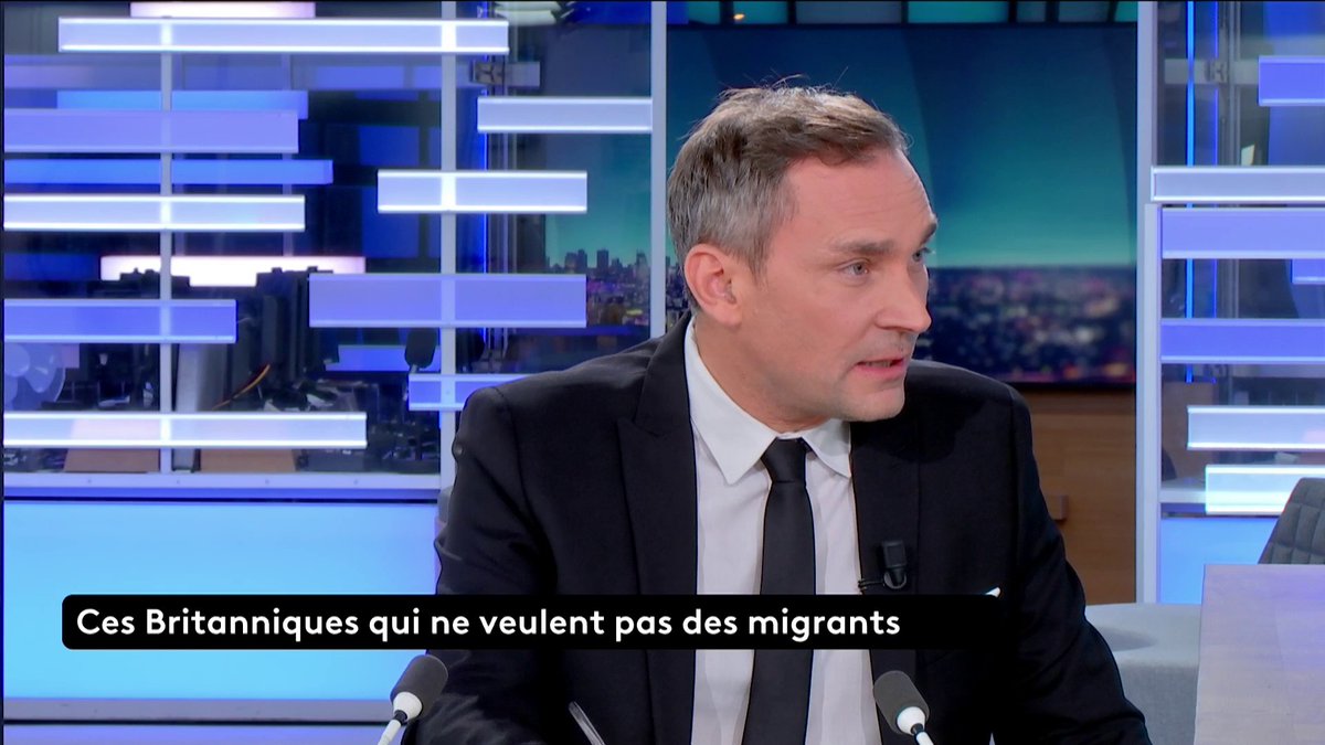 🗣️ "Ce qui m'a marqué, c'est à quel point ils sont nourris aux fake news", raconte la journaliste de France Télévisions @AliceGauvin à propos des manifestants anti-migrants au Royaume-Uni, sur lesquels elle a réalisé un reportage. Loïc de La Mornais #SurLeTerrain #Canal16