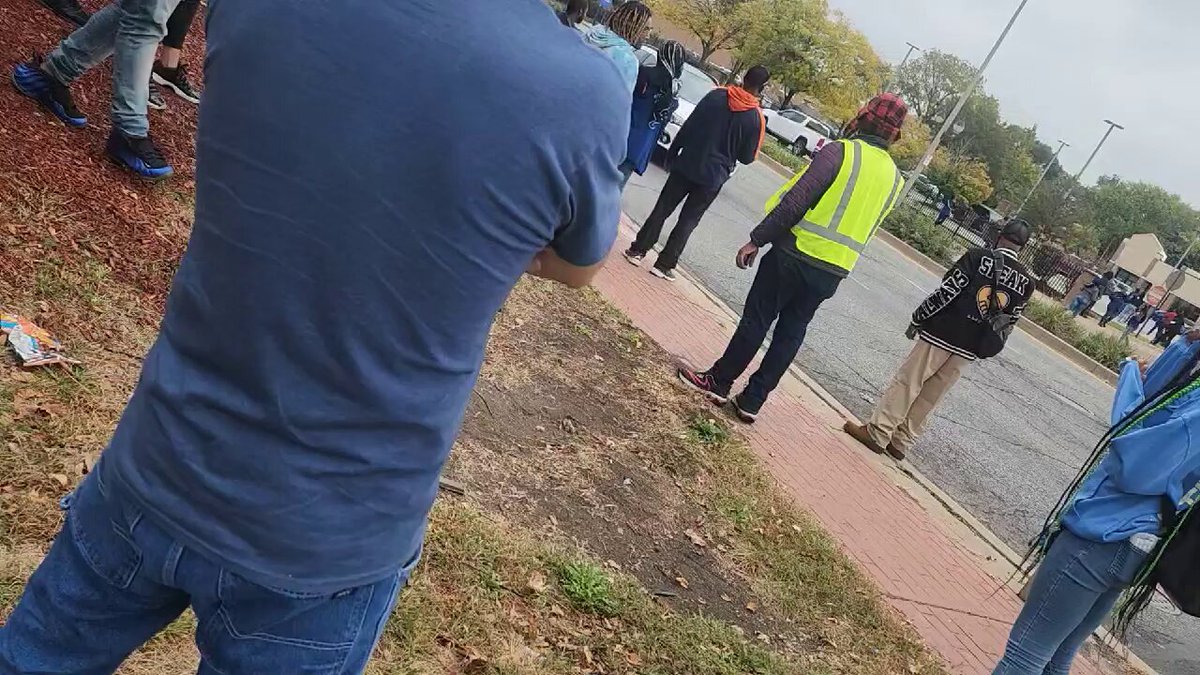 DEVELOPING: At least 2 people shot at a Walmart in Evergreen Park, Ill. The suspect has reportedly been taken into custody.