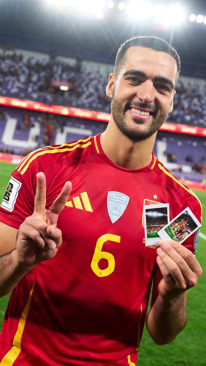 ⚽️ Un gol se celebra en segundos. 📸 Una foto, como estas de los goles de Mikel Merino, lo inmortaliza para siempre. #VamosEspaña | #CopaMundialFIFA
