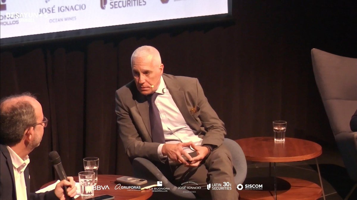 Carlos Negro sobre Nicolás Martinelli: “No quiero entrar en la idea de que para demostrar confianza haya que ponerse un buzo de la policía. Usar el uniforme sin serlo no es una muestra de apoyo, es una falta de respeto”. Leé la nota: