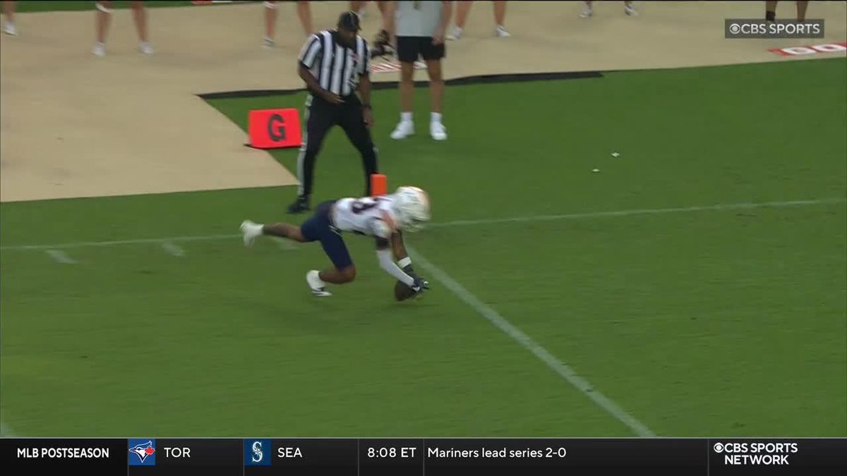 I’m not even kidding this is one of the best punts I’ve ever seen. UTEP punter booted that thing 66 yards inside the one (!!!). No such thing is boring special teams on Wednesday nights.