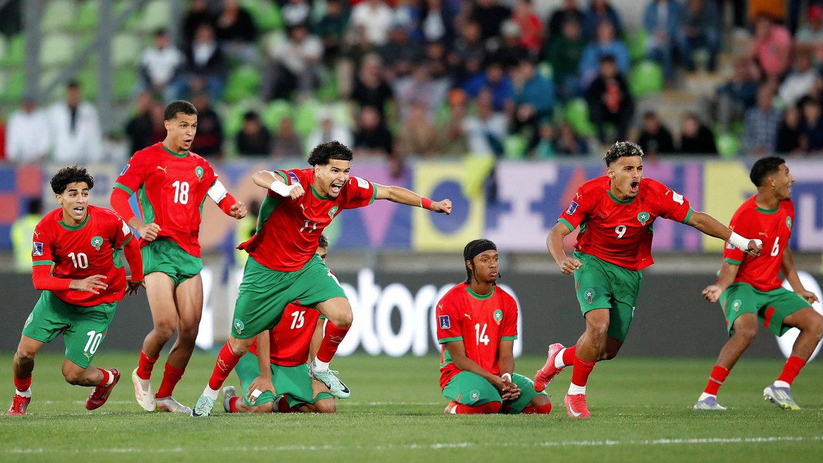 ركلات الترجيح بين المغرب وفرنسا وفرة لاعبين ملفتة جدًا في المغرب الحارس الاساسي ياسين بن شاوش من نجوم البطولة (يلعب في موناكو) طلع مصاب دقيقة 64 عوضه ابراهيم قوميز (يلعب في مارسيليا). وقبل الركلات نزل مدربهم حكيم مصباحي لأنه مميز في الركلات وأهّلهم