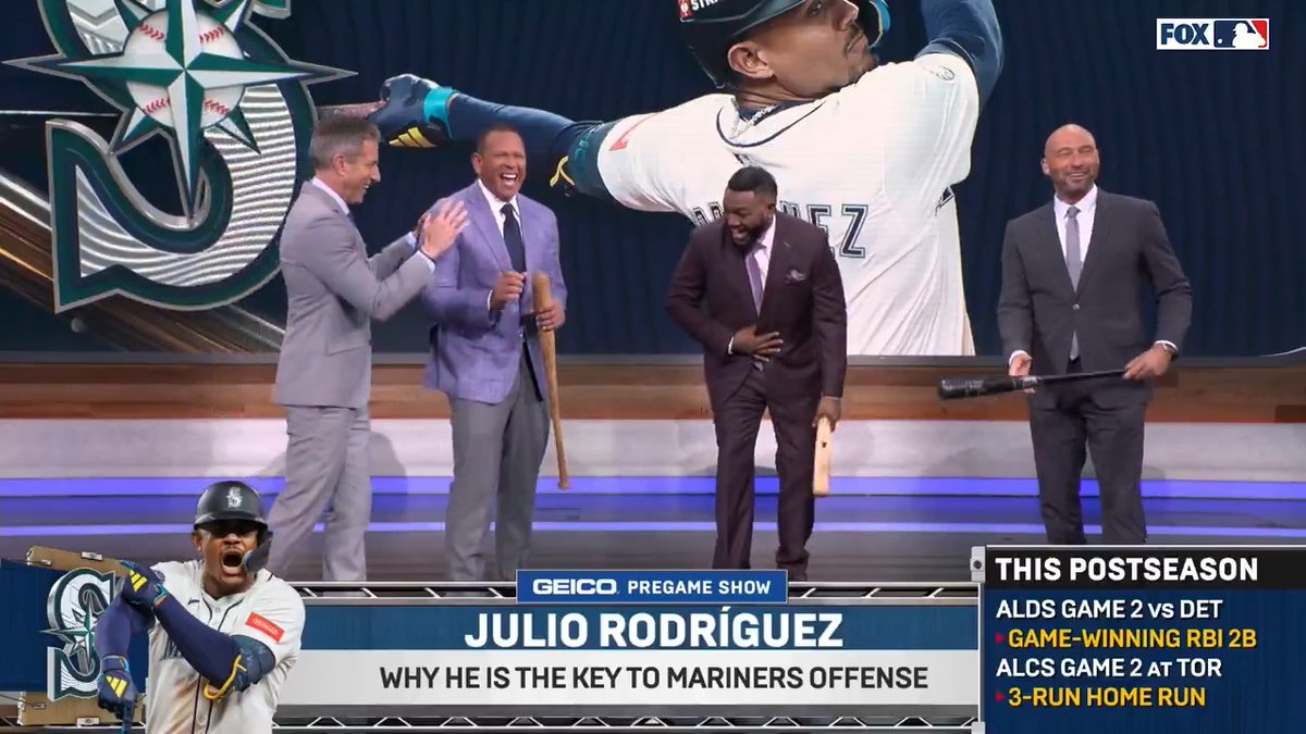 Look out David Ortiz! Looks like Alex Rodriguez startled Papi with the cobra 🐍😂