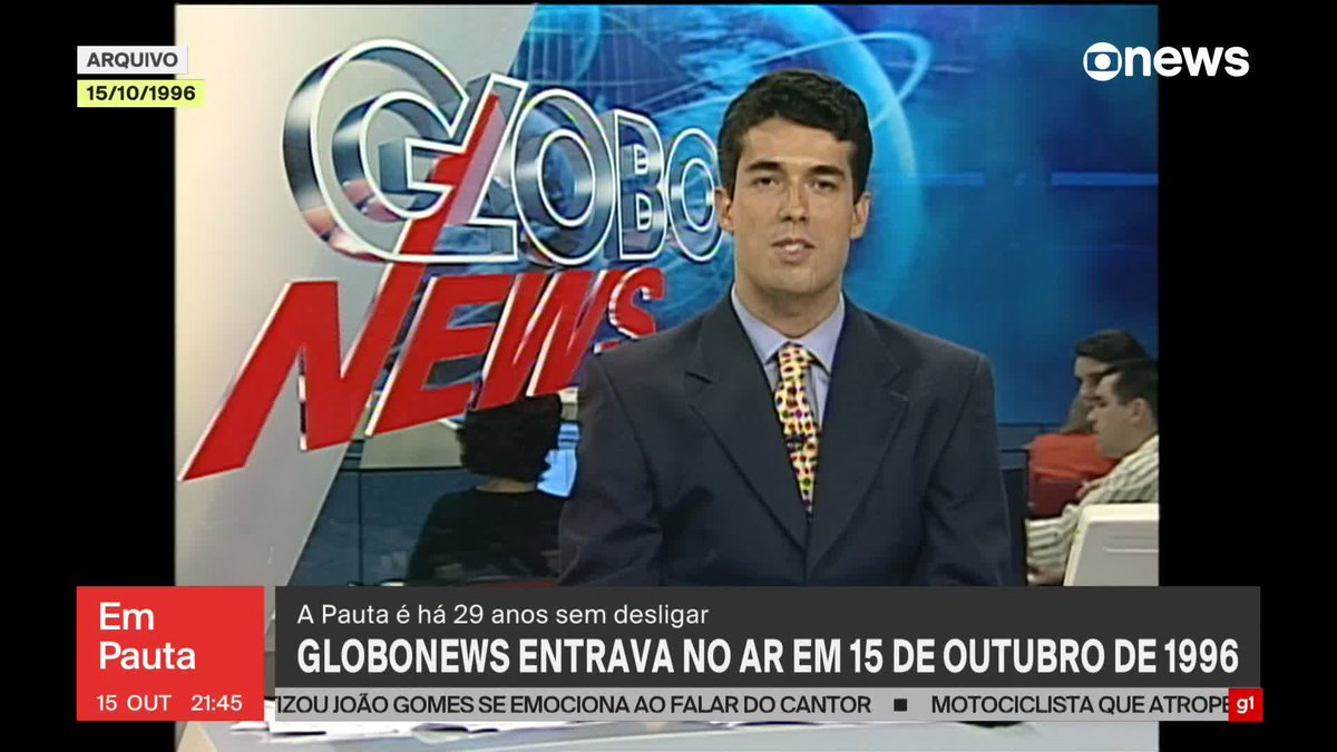 Dia 15 de outubro também é dia da GloboNews, que há 29 anos entrava no ar. Quem estava lá era André Trigueiro: “Eu fiquei 16 anos na bancada do Jornal das Dez, mais tempo do que a Fátima Bernardes na bancada do JN”. Ah, e o Ariel Palacios, também! E ele lembra que não aparecia em vídeo, e sim numa foto. Entenda. ➡ Assista ao #EmPauta: #GloboNews