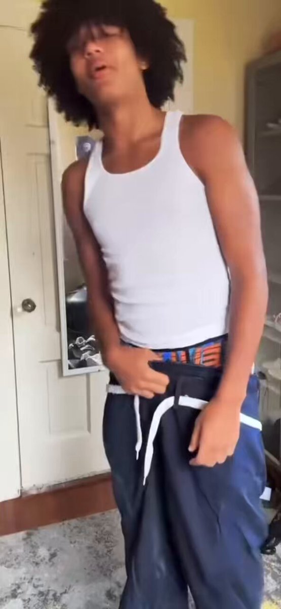 Bro stays caked 🎂 #Ceeta4prez #sagg #bigbooty #jiggle #sagging #straightsag #dl #livesag #tiktoksag