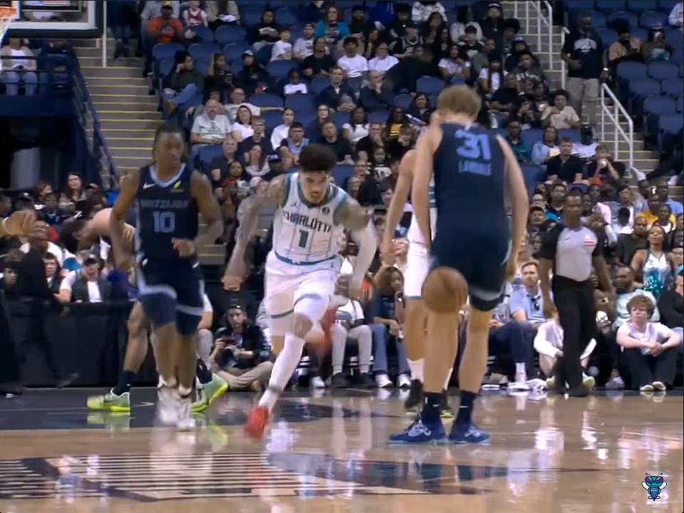 LaMelo Ball nutmegs Jock Landale and throws up an alley-oop to Brandon Miller... 🤯